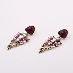 金鳳凰情飾品店 秋冬新風(fēng)尚，寶石耳釘014閃耀登場(chǎng)